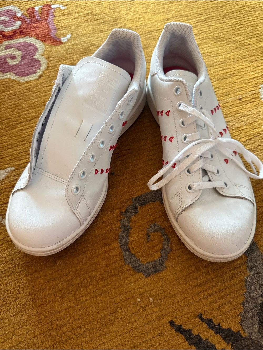 Adidas Stab Smith hearts White Leather missing shoelace